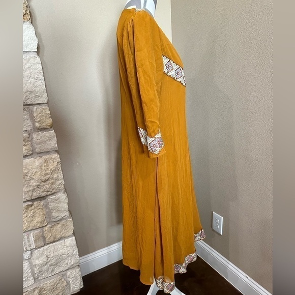 Vintage Gold midi dress with Embroidery!!!  So beautiful!! - Picture 3 of 7